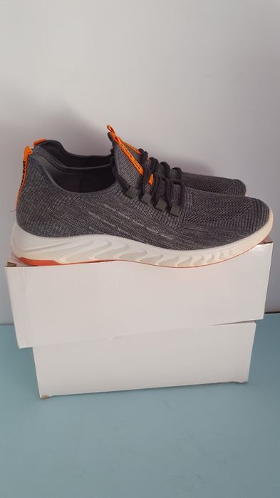 Sneakersy nowe męskie sportowe Rozmiar 44  /  wkładka 27.5 cm