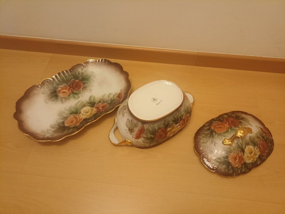 Terrina + Prato, da "Vista Alegre" Porcelana, pintados à mão