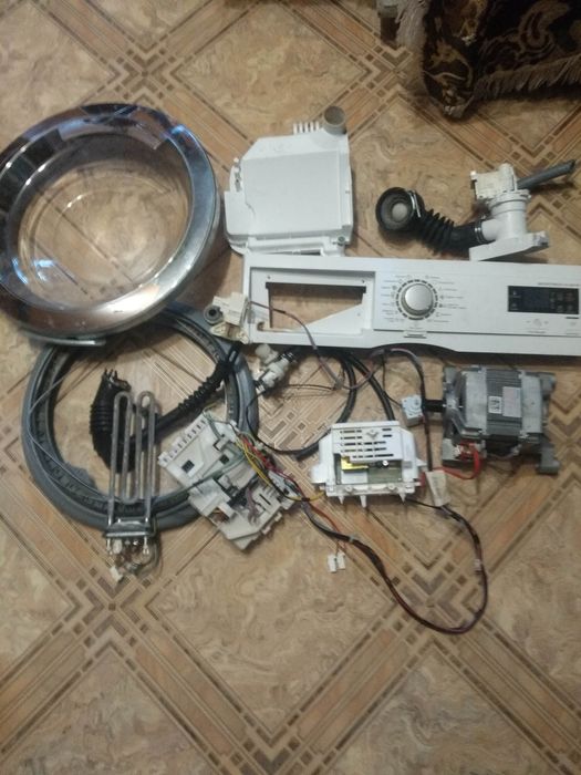 Продаются запчасти на стиральную машину Электролюкс