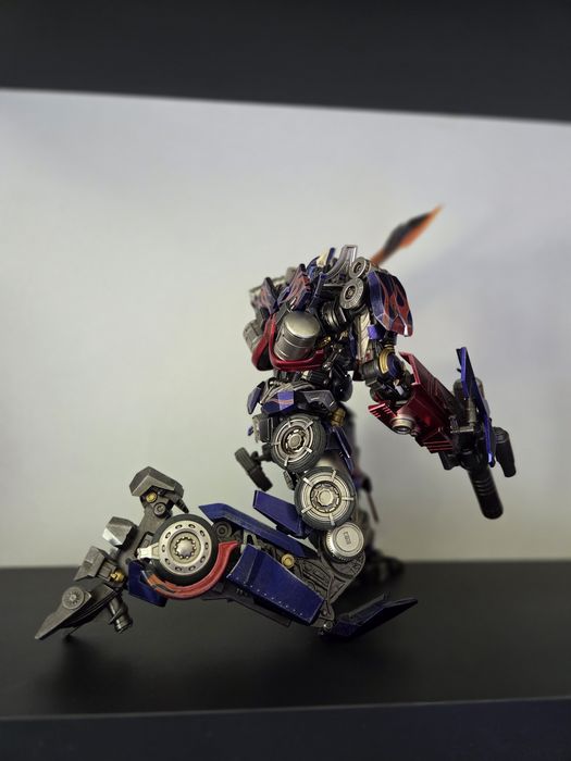 Optimus Prime Revenge of the Fallen DLX Threezero