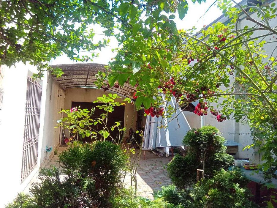 Продам двухэтажный дом с  ремонтом в Центре Слободки.