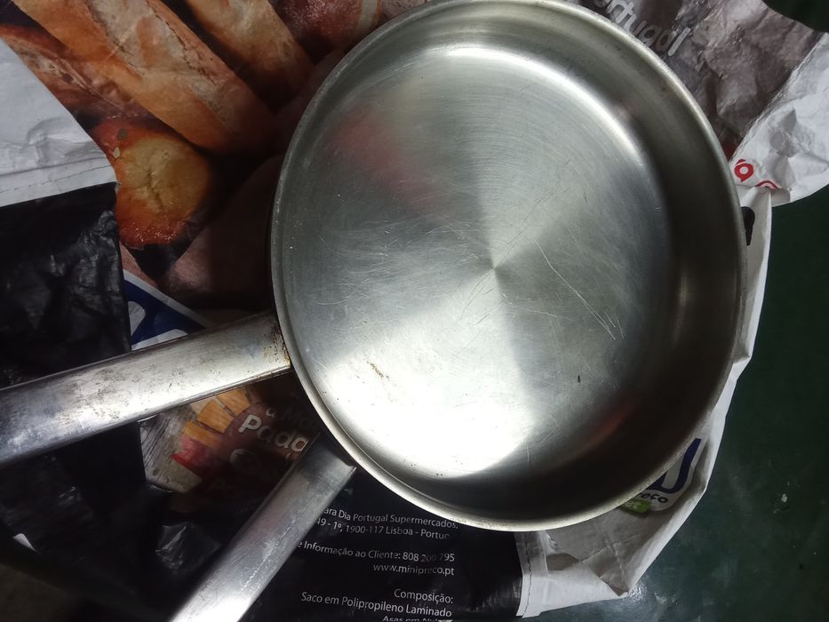 Duas frigideira em inox. Impecáveis!