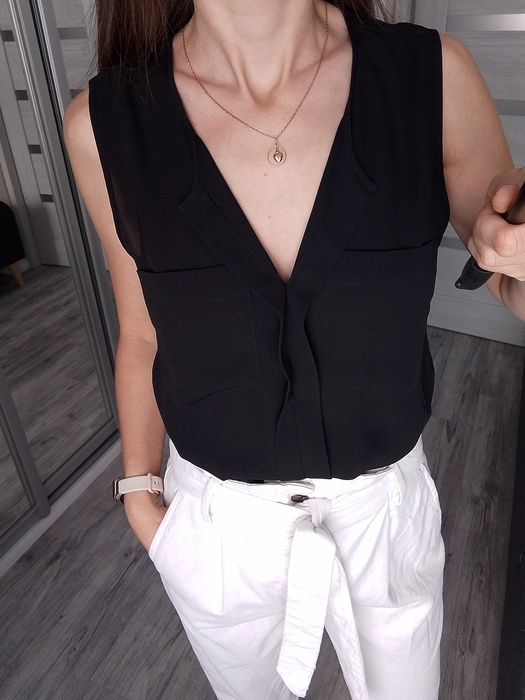 Czarny top bluzka koszula bez rękawów Basic w serek lekka elegancka