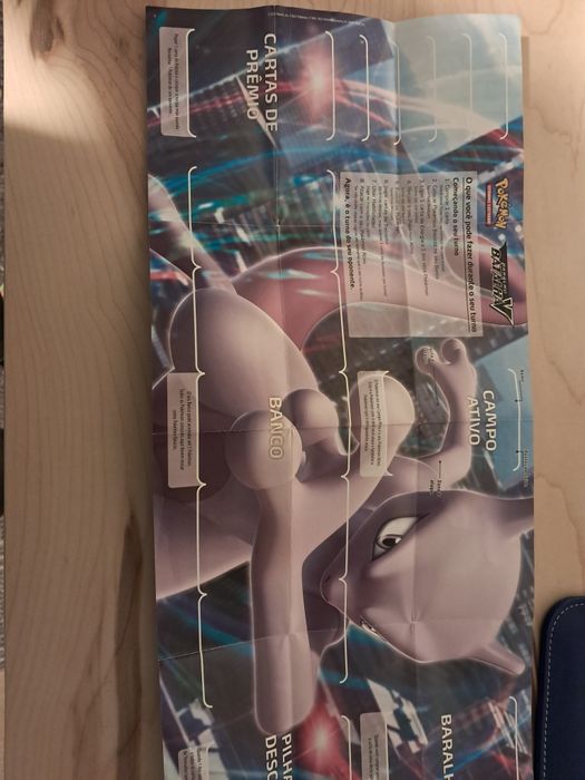 Moeda do mewtwo com manual de batalha e campo de batalha