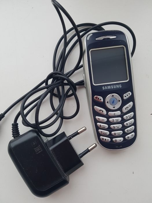 Продается телефон Самсунг х100