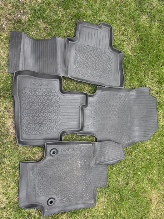Dywaniki Toyota Rav4