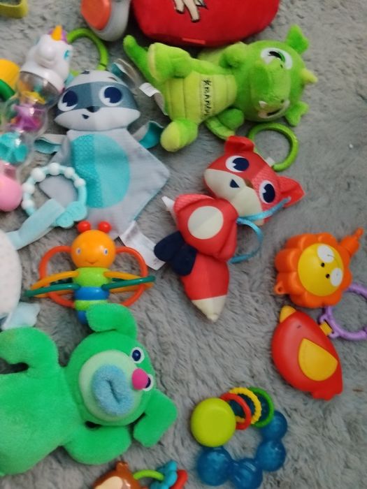 Zawieszki do wózka łóżeczka grzechotki