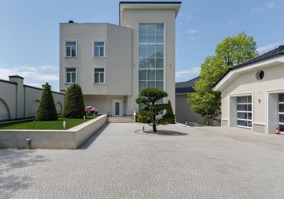 Продаж  будинку, пгт. Гостомель, на ділянці зариблені озера