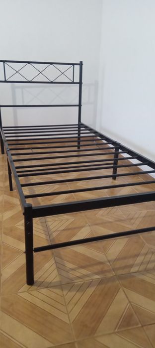Cama de solteiro nova