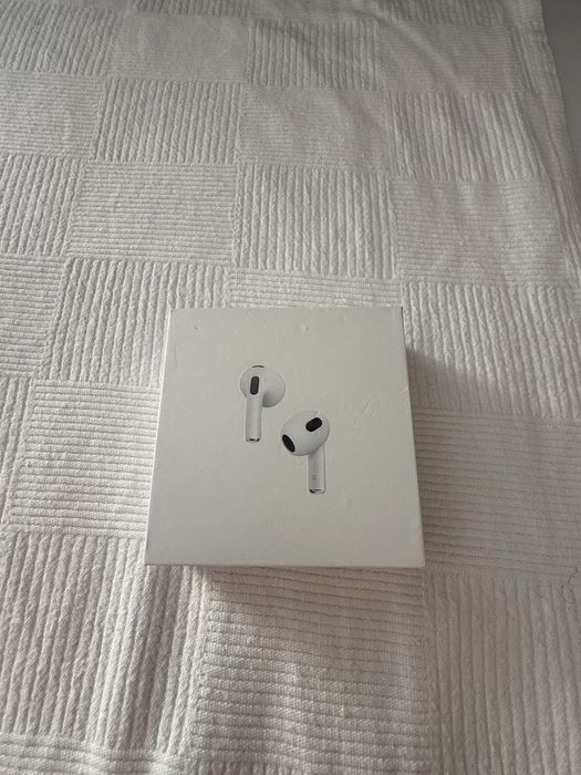 AirPods 3.