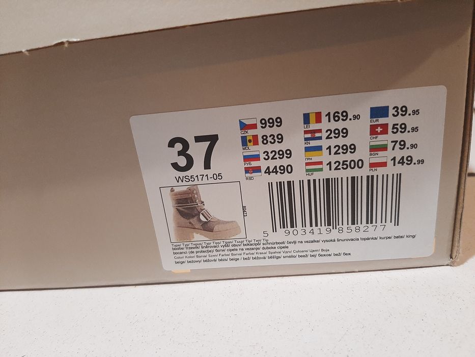 Buty dziewczęce/damskie Sprzedam buty zimowe rozmiar 37.           
Kupione poprzedniej jesieni. Stan idealny (chodzone jeden raz kilkanaście metrów )