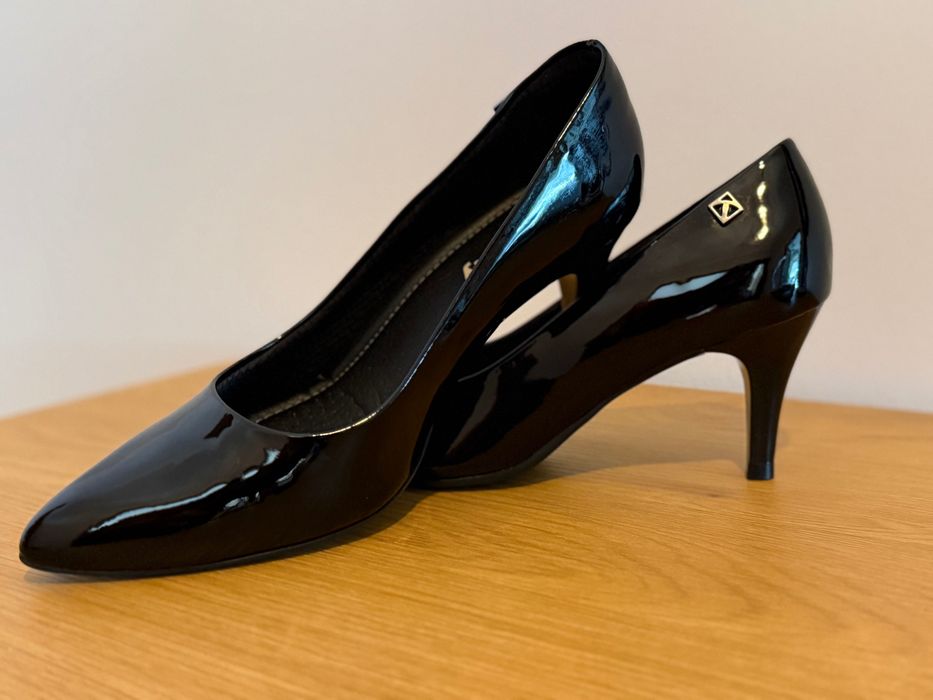 Sapatos pretos Picadilly