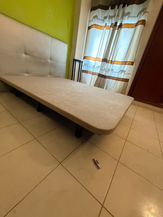 Cama de casal com cebeceira