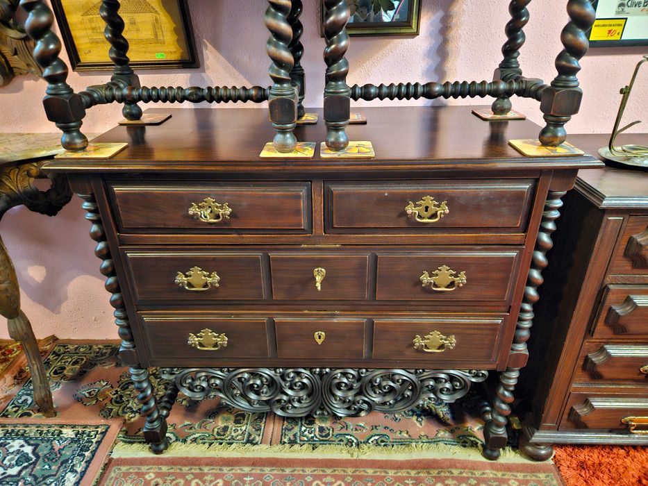 Cómoda antiga em madeira maciça - óptimo e