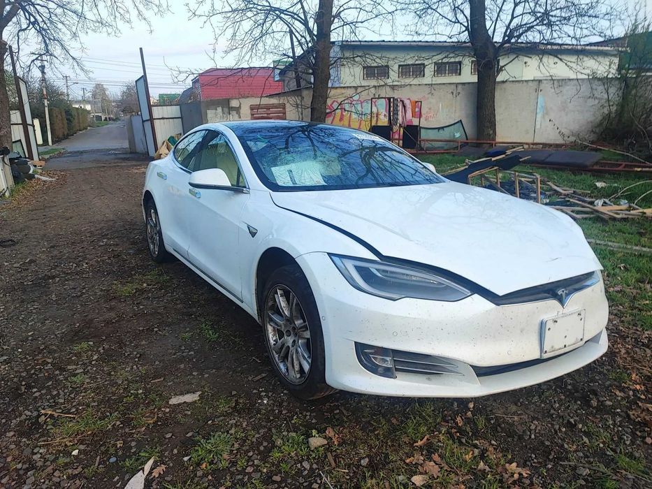 Розбірка Tesla Model S 2012-2016, фара, капот, двері, крило, бампер