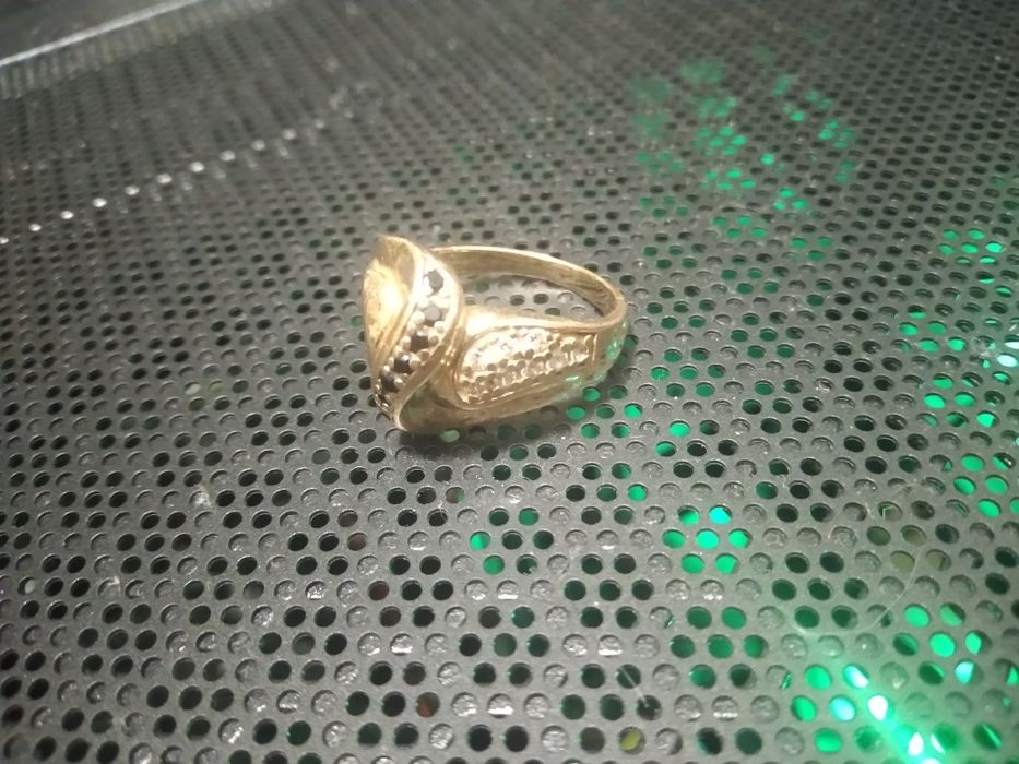 Продам кольцо женское