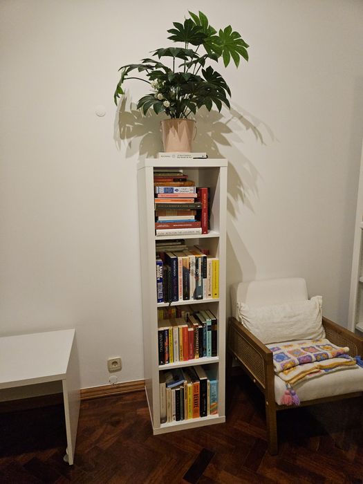 Estante branca quatro cubos Ikea  Kallax