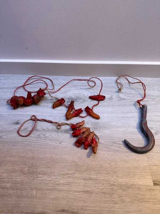 Kit Terror Halloween – Partes do Corpo Decepadas, Guirlanda, Gancho Sangrento e faca