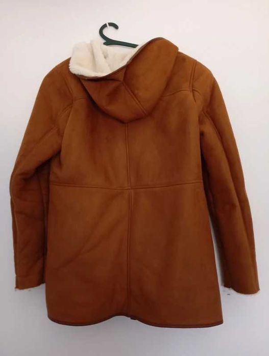 casaco castanho com pêlo