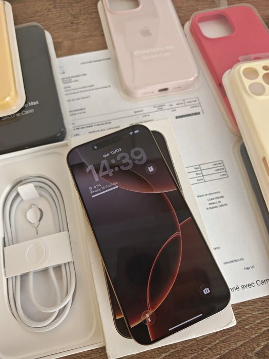 iPhone 16 Pro Max 256GB Sierra Titanium SemiNovo C/Garantia