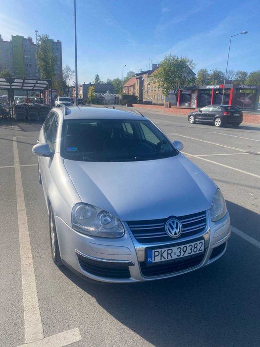 Samochód. Volkswagen Golf 5 kombi