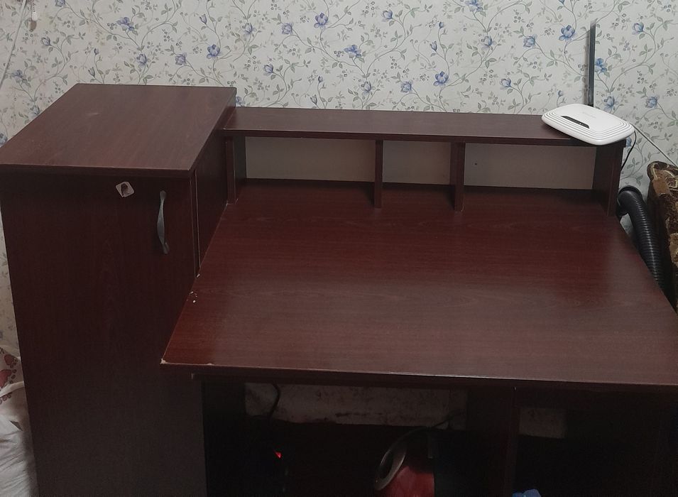 Письменный стол,и для компьютера