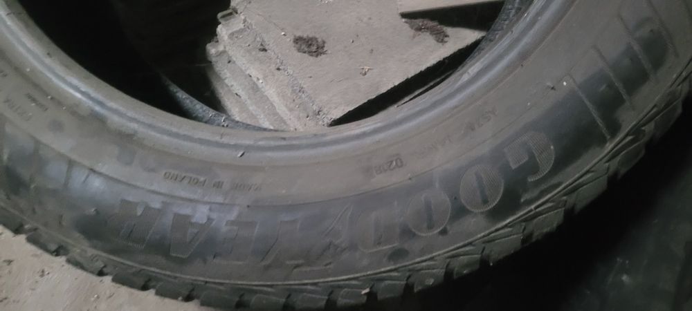 2x 235/55R17 Goodyear Vector 4Seasons G2  18r.