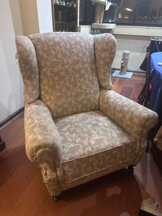 Poltrona usada bege