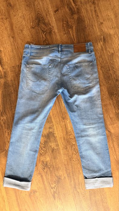 Jeansy Jack Jones z dziurami i przetarciami 34/30