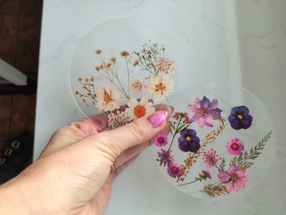 Nowe 4 akrylowe kwiatowe podkładki pod kubek