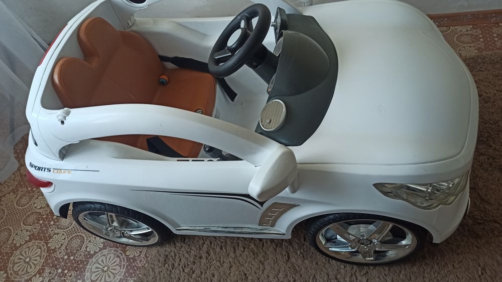 Машина дитяча біла