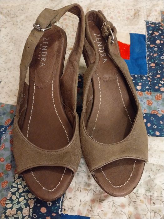 Sandálias castanhas 36