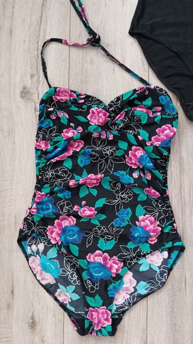 Суцільний жіночий купальник розмір М 46-48