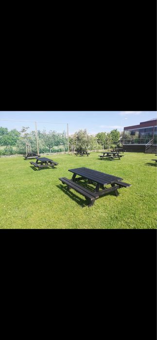 Mesas de picnic em madeira tratada