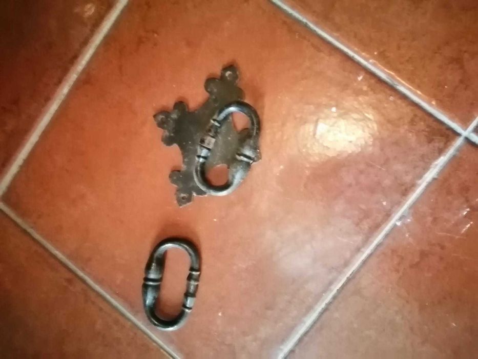 puxadores de arca antiga de madeira