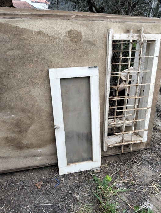 Vende se estrutura de casa de madeira