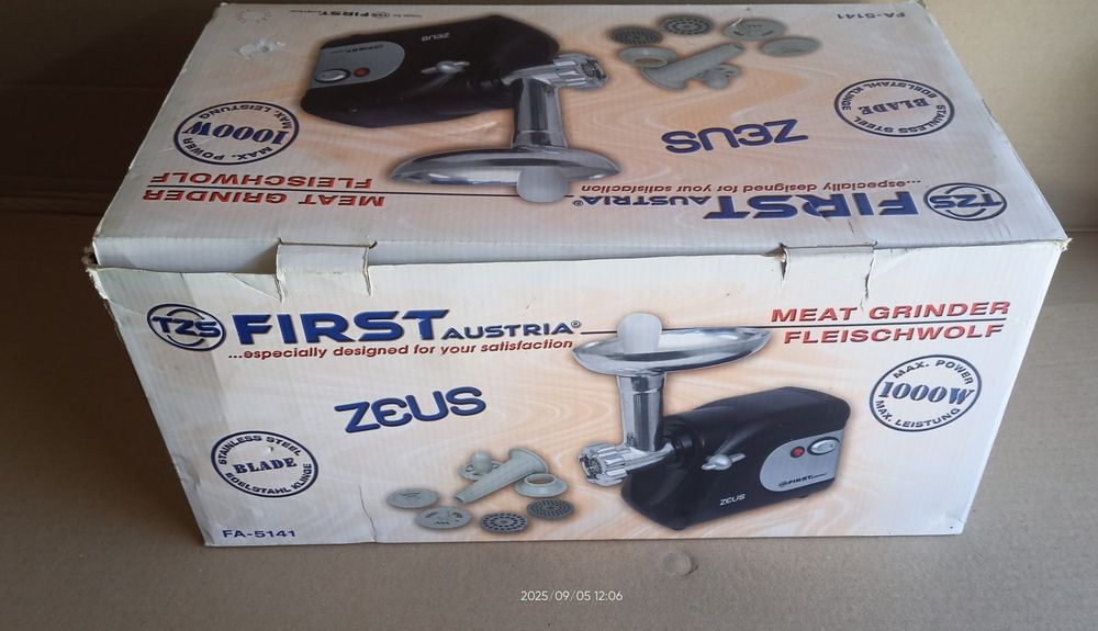 Продам электромясорубку First  5141