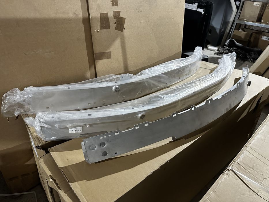 Усилитель переднего бампера Мерседес C 205 E 213 ML 166 GL X166
