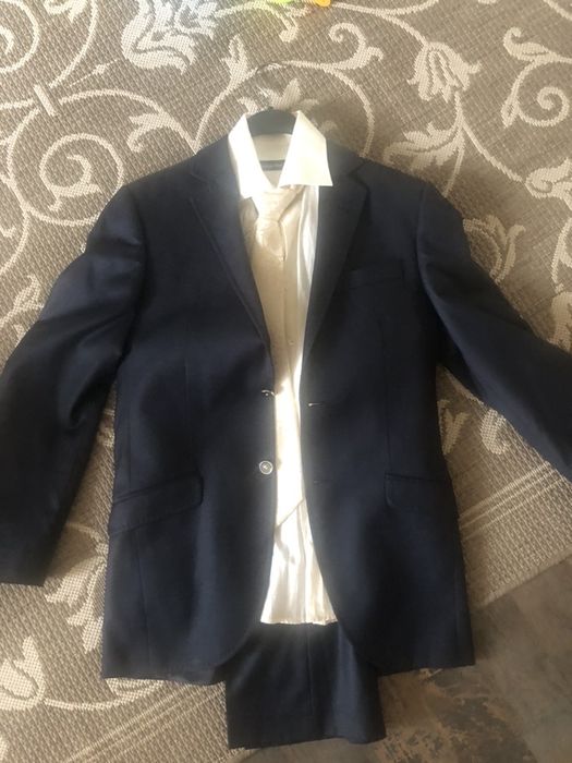 Фирменный костюм на выпускной