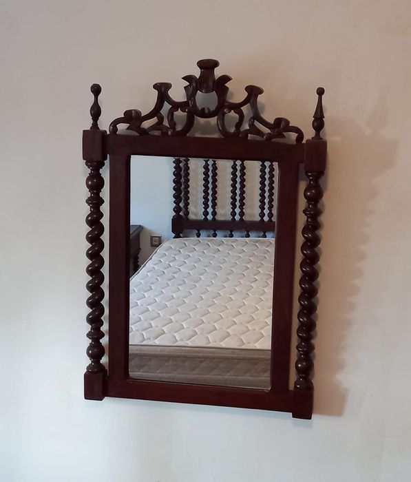 Mobilia antiga de madeira