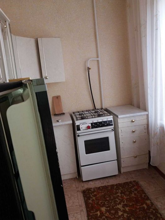 Здається 1 кімнатна квартира з косметичним ремонтом на Виставці!