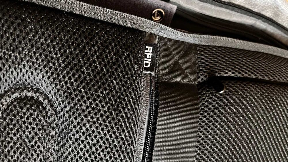 Продам рюкзак XD Design Bobby Hero XL 17" Grey + внутрішні роздільники