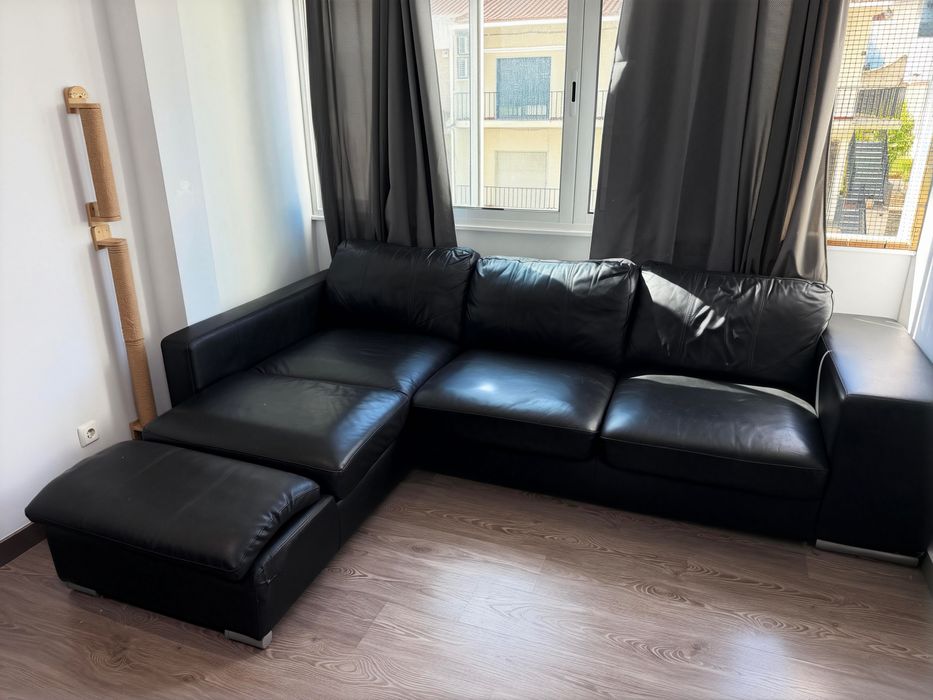 Sofá de canto preto em pele – 150 € | Setúbal