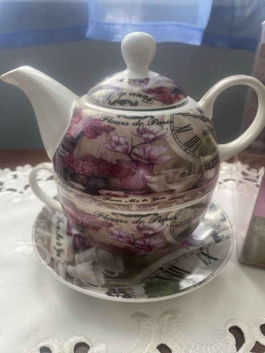 Nowy w pudelku zestaw  do herbaty Magnolia