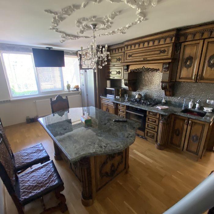 Продаж будинку