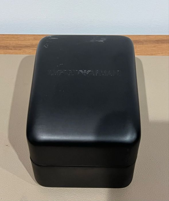 Caixa relógio Emporio Armani - metal