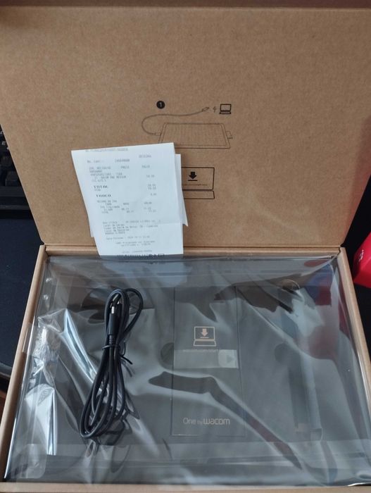 WACOM One by Wacom M USB Graphics Tablet64553165351041121