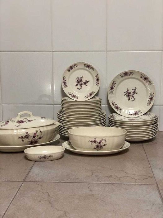 Conjunto de louça de mesa de Sacavém438554922949683204