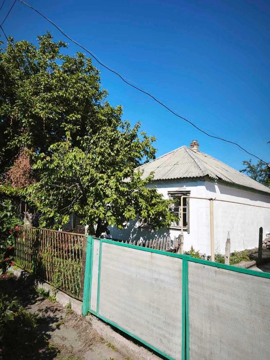 Продам газифікований будинок 49,7кв.м,приватизована ділянка 11,5 соток,дровяна піч,3 кімнати,погріб