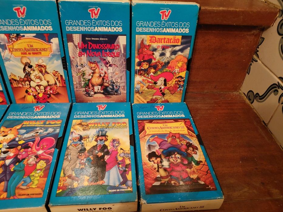 Conjunto de cassetes antigas em bom estado. A funcionar